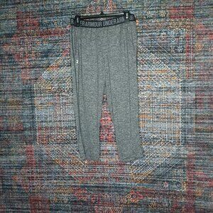 Under Armour womens heathered dark gray LOOSE Play Up Twist capris M  EUC